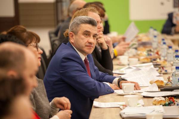 12 января прошел круглый стол с участием министра по вопросам проведения регионального этапа всероссийской и заключительного этапа республиканской олимпиад школьников в 2021-2022 учебного года